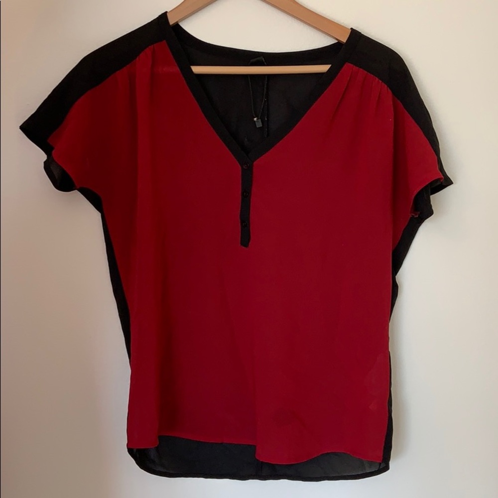 Black and red short sleeve tee